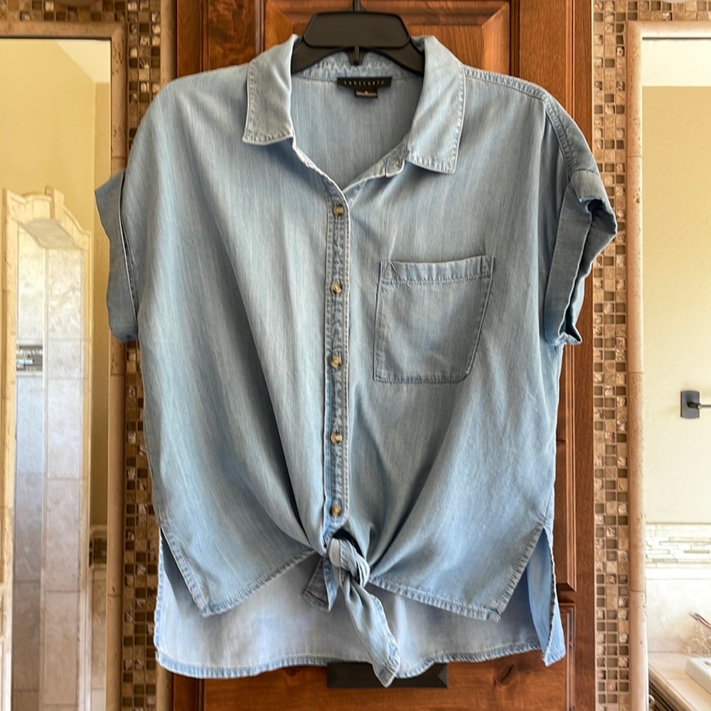 Sanctuary Tie Front Chambray Blouse size S